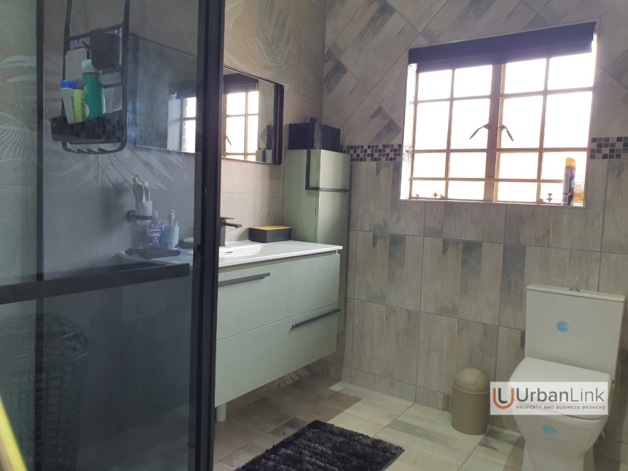 3 Bedroom Property for Sale in Safari Gardens North West